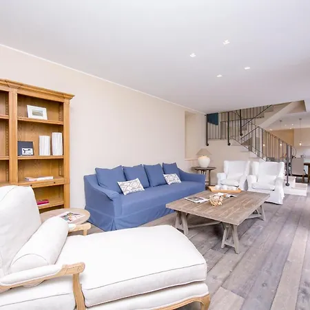 Sleeps 8 Pool Air Con Villa