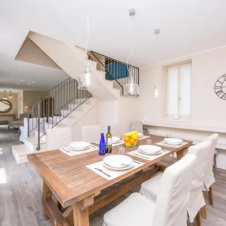Sleeps 8 Pool Air Con Laglio