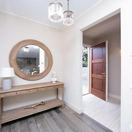 Sleeps 8 Pool Air Con Villa *