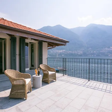 Sleeps 8 Pool Air Con